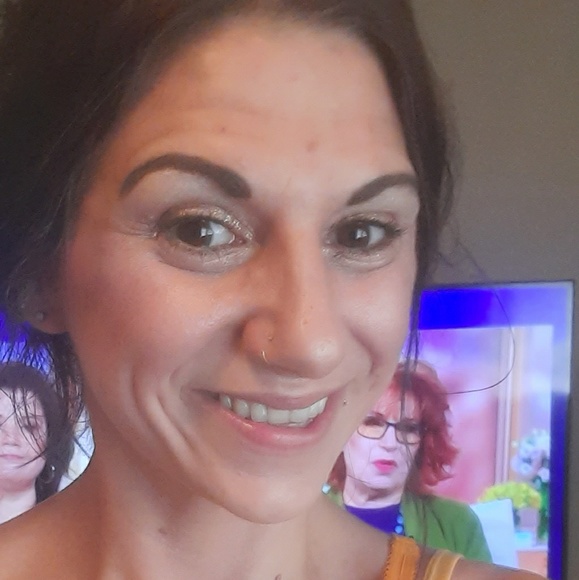 Meet your Posher, Michelle - Picture 1 of 1